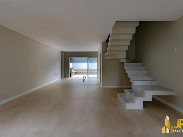 Casa / Sobrado para Locação em Balneário Camboriú/SC Centro 4 Quartos