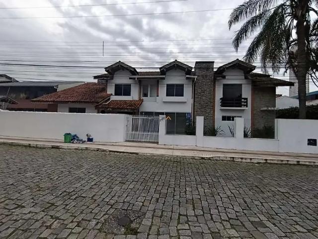 Casa / Sobrado para Locação em Balneário Camboriú/SC Centro 5 Quartos