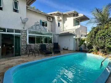 Casa / Sobrado para Locação em Balneário Camboriú/SC Centro 5 Quartos