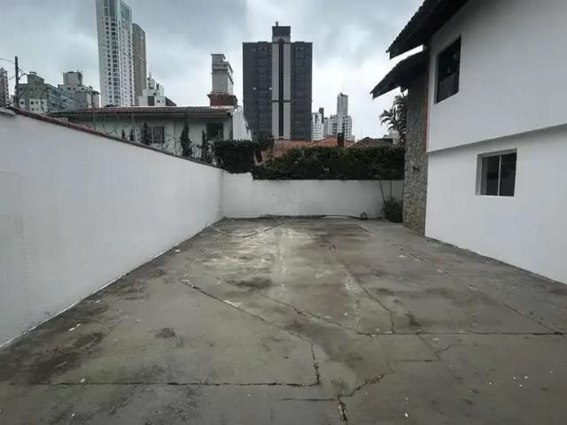 Casa / Sobrado para Locação em Balneário Camboriú/SC Centro 5 Quartos