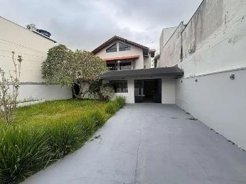 Casa / Sobrado para Locação em Balneário Camboriú/SC Centro 9 Quartos