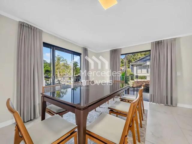 Casa / Sobrado para Locação em Balneário Camboriú/SC Ariribá 4 Quartos