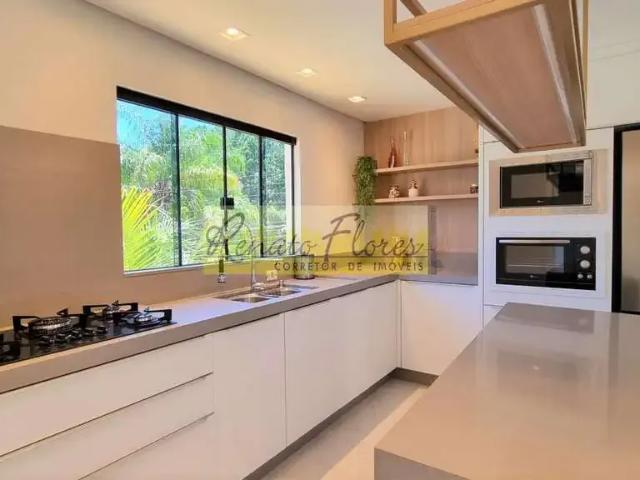 Casa / Sobrado para Locação em Balneário Camboriú/SC Ariribá 4 Quartos