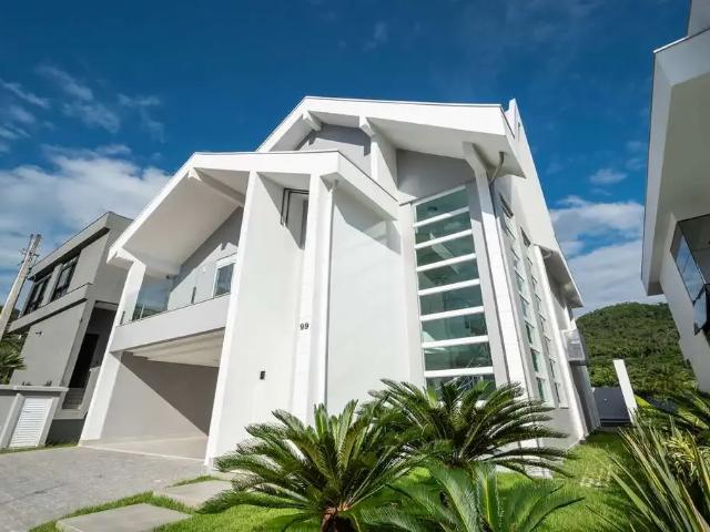 Casa / Sobrado para Locação em Balneário Camboriú/SC Ariribá 5 Quartos