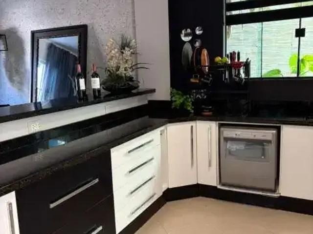 Casa / Sobrado para Locação em Balneário Camboriú/SC Ariribá 3 Quartos
