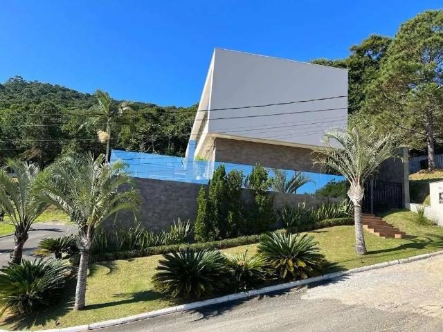 Casa / Sobrado para Locação em Balneário Camboriú/SC Barra 4 Quartos