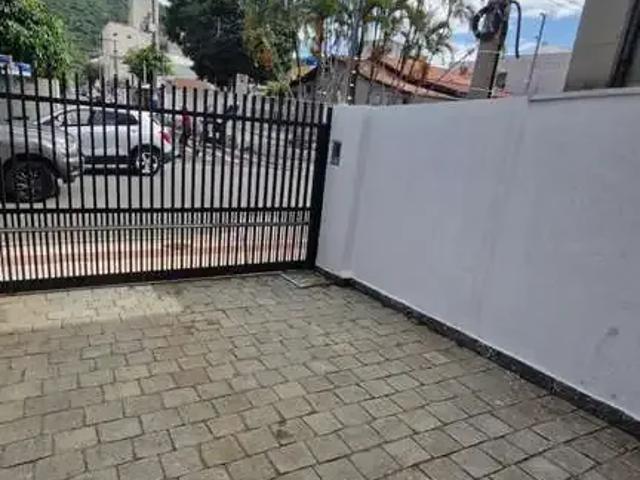Casa / Sobrado para Locação em Balneário Camboriú/SC Estados 4 Quartos
