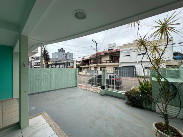 Casa / Sobrado para Locação em Balneário Camboriú/SC Nações 3 Quartos