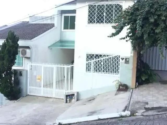 Casa / Sobrado para Locação em Balneário Camboriú/SC Nações 3 Quartos