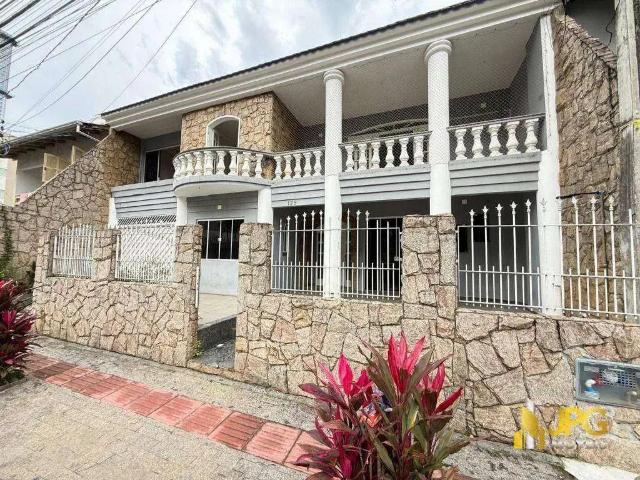Casa / Sobrado para Locação em Balneário Camboriú/SC Nações 5 Quartos