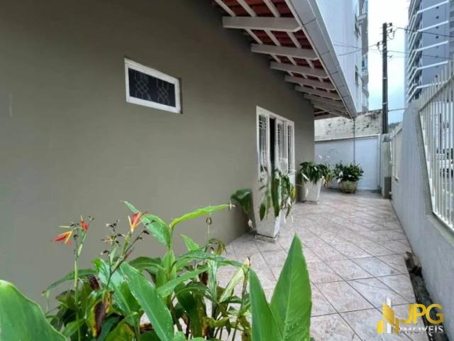 Casa / Sobrado para Locação em Balneário Camboriú/SC Pioneiros 3 Quartos