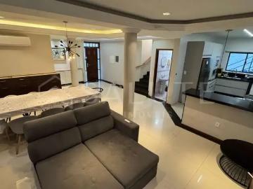 Casa / Sobrado para Locação em Balneário Camboriú/SC Pioneiros 4 Quartos