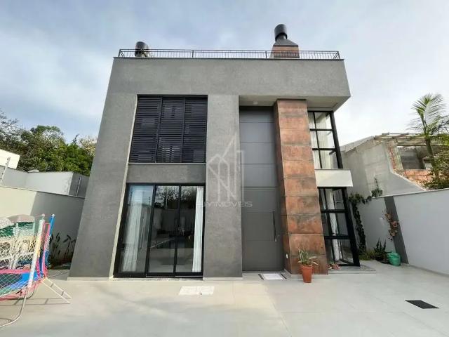 Casa / Sobrado para Locação em Balneário Camboriú/SC Praia do Estaleiro 3 Quartos