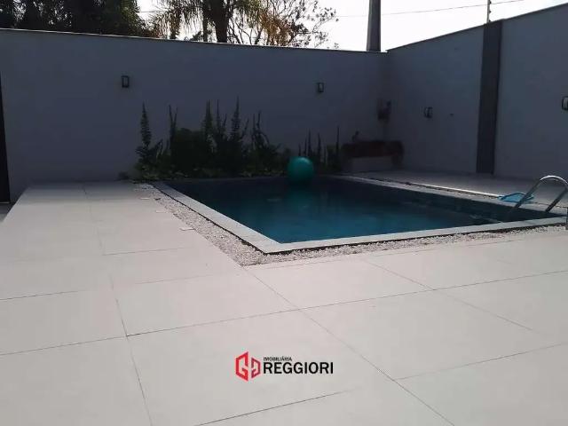 Casa / Sobrado para Locação em Balneário Camboriú/SC Praia do Estaleiro 3 Quartos
