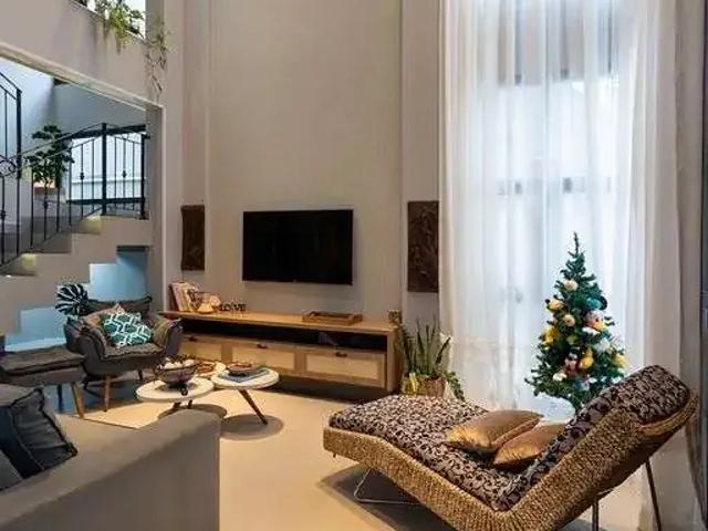 Casa / Sobrado para Locação em Balneário Camboriú/SC Praia do Estaleiro 3 Quartos
