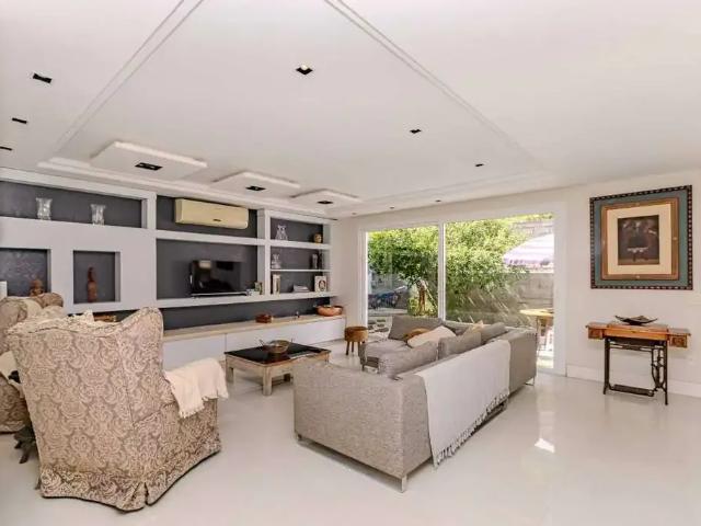 Casa / Sobrado para Locação em Balneário Camboriú/SC Praia dos Amores 5 Quartos