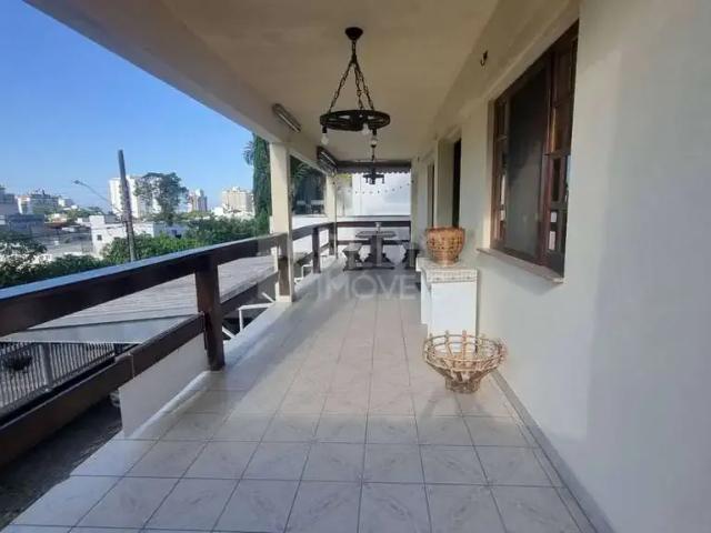 Casa / Sobrado para Locação em Balneário Camboriú/SC Praia dos Amores 2 Quartos