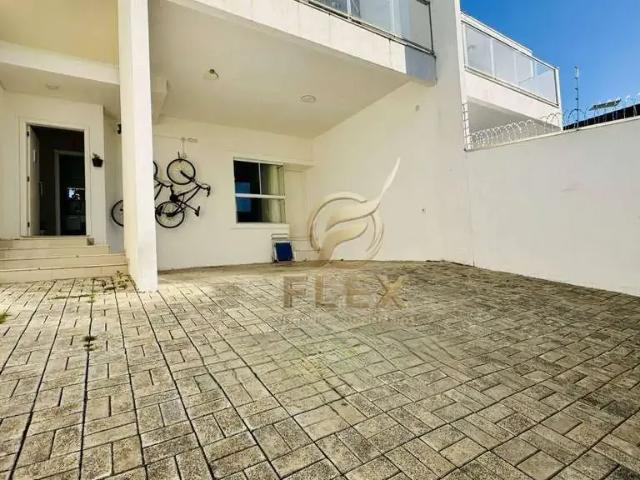 Casa / Sobrado para Locação em Balneário Camboriú/SC Praia dos Amores 3 Quartos
