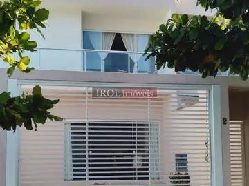 Casa / Sobrado para Locação em Balneário Camboriú/SC Praia dos Amores 3 Quartos