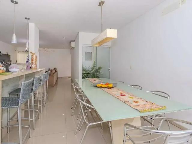 Casa / Sobrado para Locação em Balneário Camboriú/SC Praia dos Amores 3 Quartos