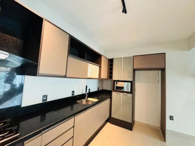 Casa / Sobrado para Locação em Balneário Camboriú/SC Praia dos Amores 3 Quartos
