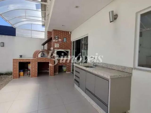 Casa / Sobrado para Locação em Balneário Camboriú/SC Praia dos Amores 3 Quartos