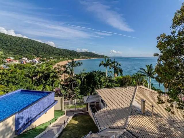 Casa / Sobrado para Locação em Balneário Camboriú/SC Praia das Taquaras 4 Quartos