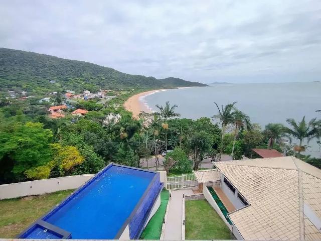 Casa / Sobrado para Locação em Balneário Camboriú/SC Praia das Taquaras 4 Quartos