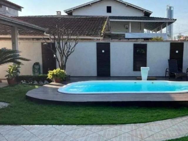 Casa / Sobrado para Locação em Balneário Camboriú/SC Vila Real 3 Quartos
