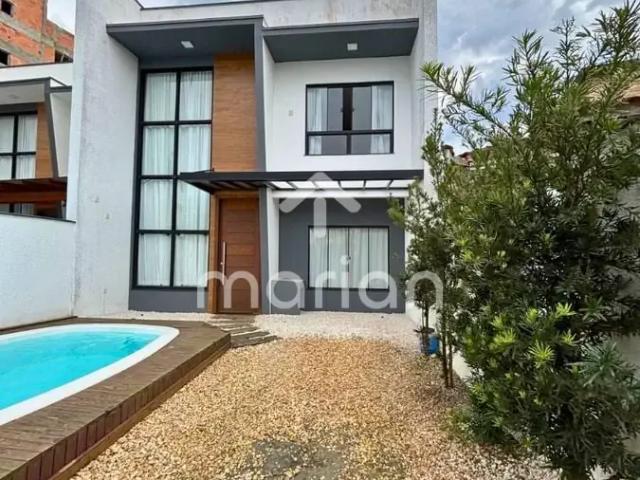 Casa / Sobrado para Locação em Balneário Piçarras/SC Centro 3 Quartos