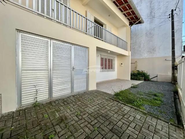 Casa / Sobrado para Locação em Balneário Piçarras/SC Centro 3 Quartos
