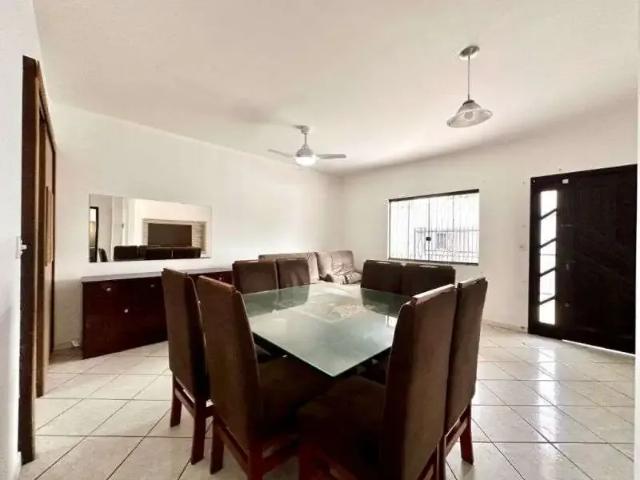 Casa / Sobrado para Locação em Balneário Piçarras/SC Centro 3 Quartos