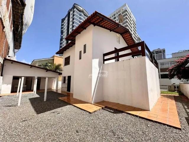 Casa / Sobrado para Locação em Balneário Piçarras/SC Centro 4 Quartos