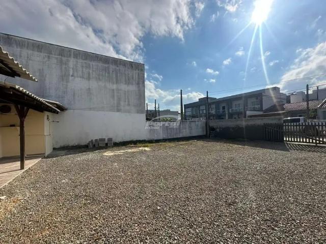Casa / Sobrado para Locação em Balneário Piçarras/SC Itacolomi 2 Quartos