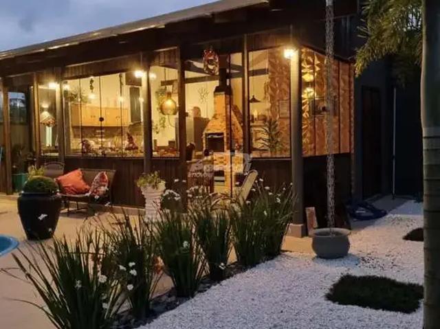 Casa / Sobrado para Locação em Balneário Piçarras/SC Itacolomi 3 Quartos