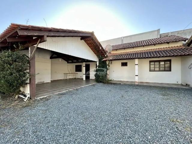 Casa / Sobrado para Locação em Balneário Piçarras/SC Itacolomi 3 Quartos