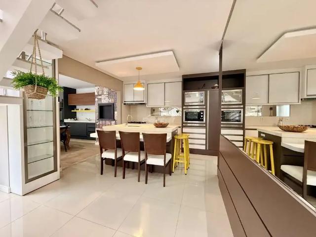 Casa / Sobrado para Locação em Balneário Piçarras/SC Itacolomi 3 Quartos