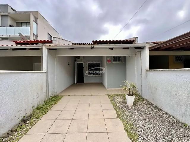 Casa / Sobrado para Locação em Balneário Piçarras/SC Itacolomi 3 Quartos