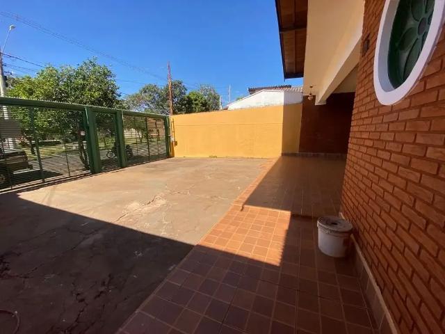 Casa / Sobrado para Locação em Barretos/SP Nogueira 4 Quartos