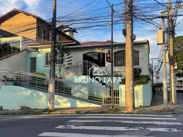 Casa / Sobrado para Locação em Betim/MG Centro 4 Quartos