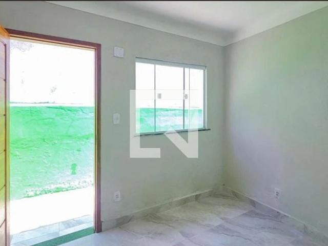 Casa / Sobrado para Locação em Belford Roxo/RJ Areia Branca 1 Quartos