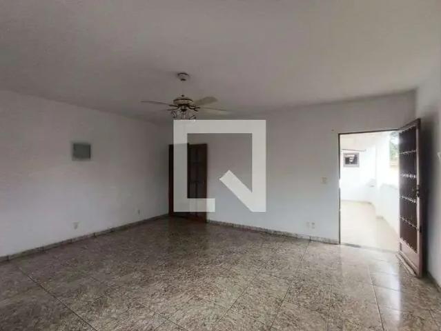 Casa / Sobrado para Locação em Belford Roxo/RJ Vila Dagmar 4 Quartos