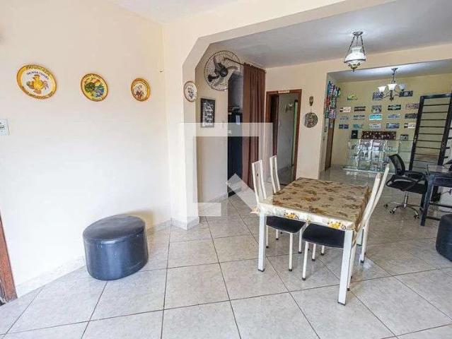 Casa / Sobrado para Locação em Belo Horizonte/MG Alípio de Melo 5 Quartos