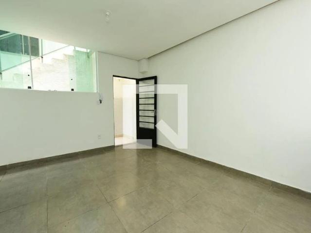 Casa / Sobrado para Locação em Belo Horizonte/MG Camargos 3 Quartos