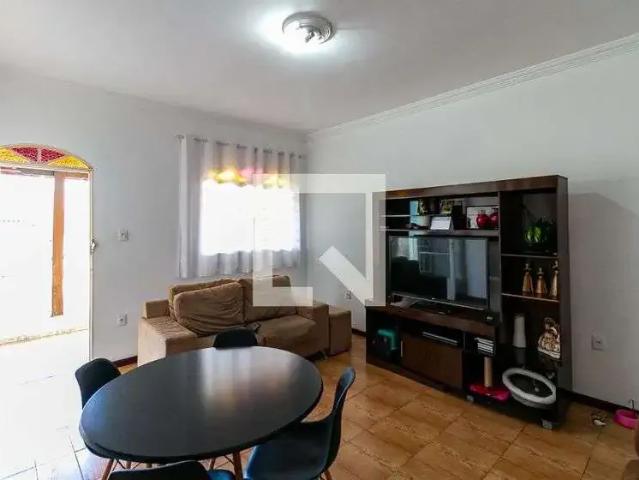 Casa / Sobrado para Locação em Belo Horizonte/MG Camargos 3 Quartos