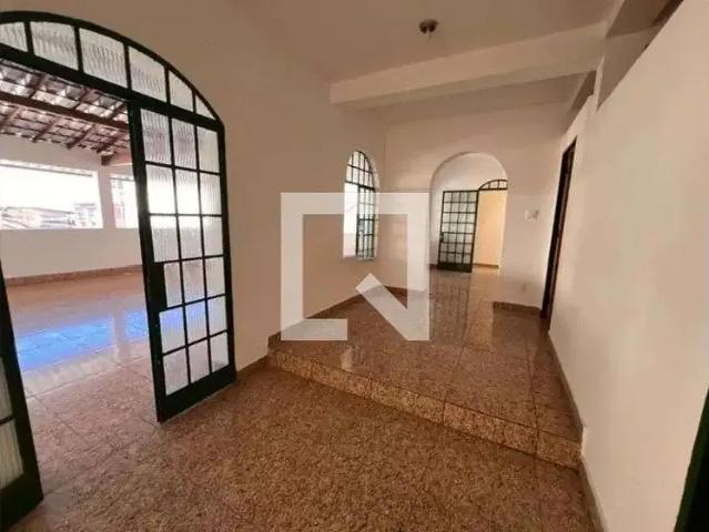 Casa / Sobrado para Locação em Belo Horizonte/MG Cachoeirinha 4 Quartos