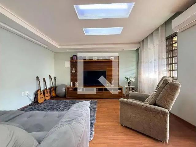 Casa / Sobrado para Locação em Belo Horizonte/MG Caiçaras 5 Quartos