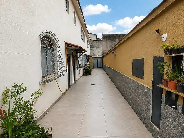 Casa / Sobrado para Locação em Belo Horizonte/MG Caiçaras 2 Quartos