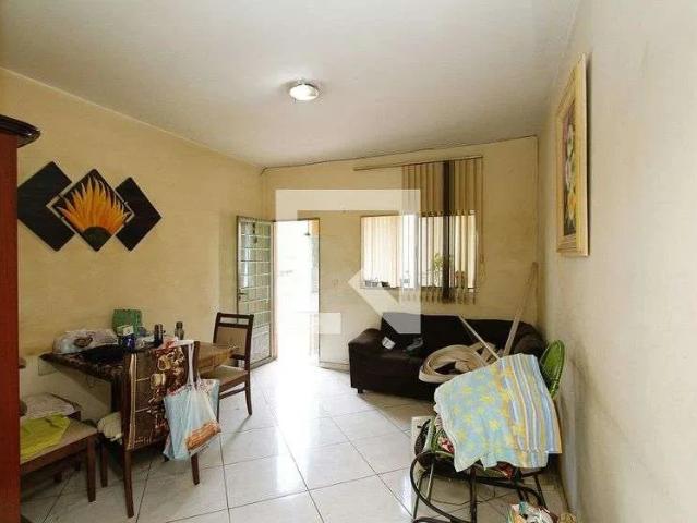 Casa / Sobrado para Locação em Belo Horizonte/MG Calafate 2 Quartos