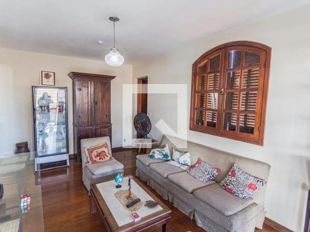 Casa / Sobrado para Locação em Belo Horizonte/MG Concórdia 8 Quartos
